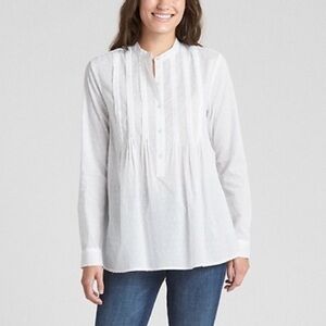 NWT. GAP XS Popover Pintuck Shirt In Swiss Dot.
